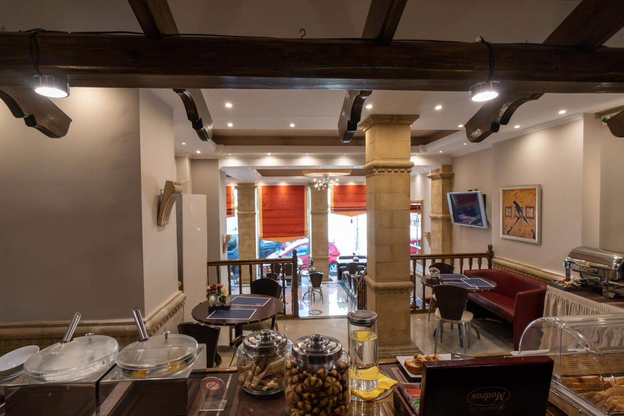 Argo Hotel Piraeus Ngoại thất bức ảnh